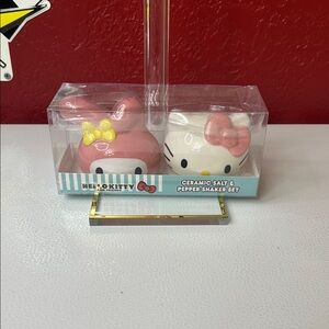 Hello Kitty Pink and White Shaker Set